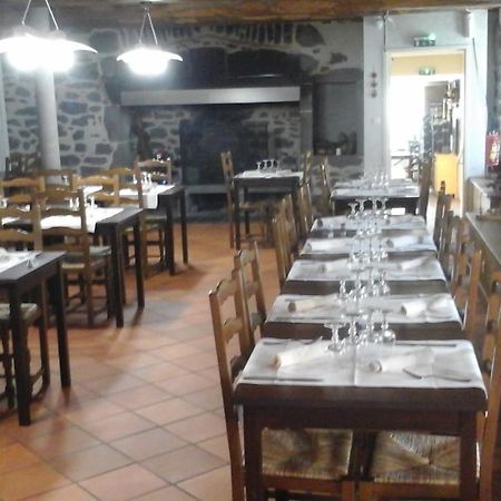Auberge Les Fontilles Coltines Eksteriør billede