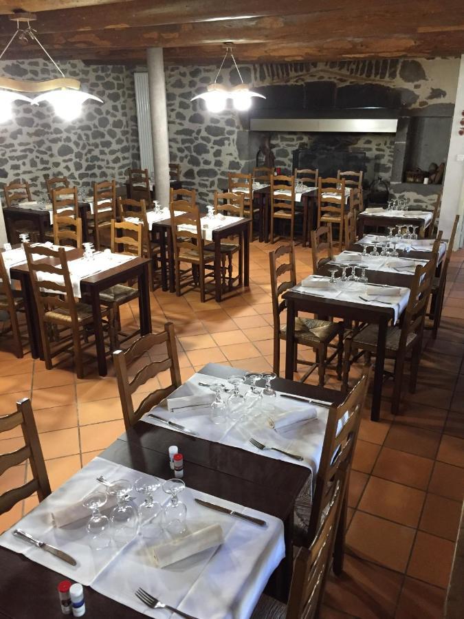 Auberge Les Fontilles Coltines Eksteriør billede