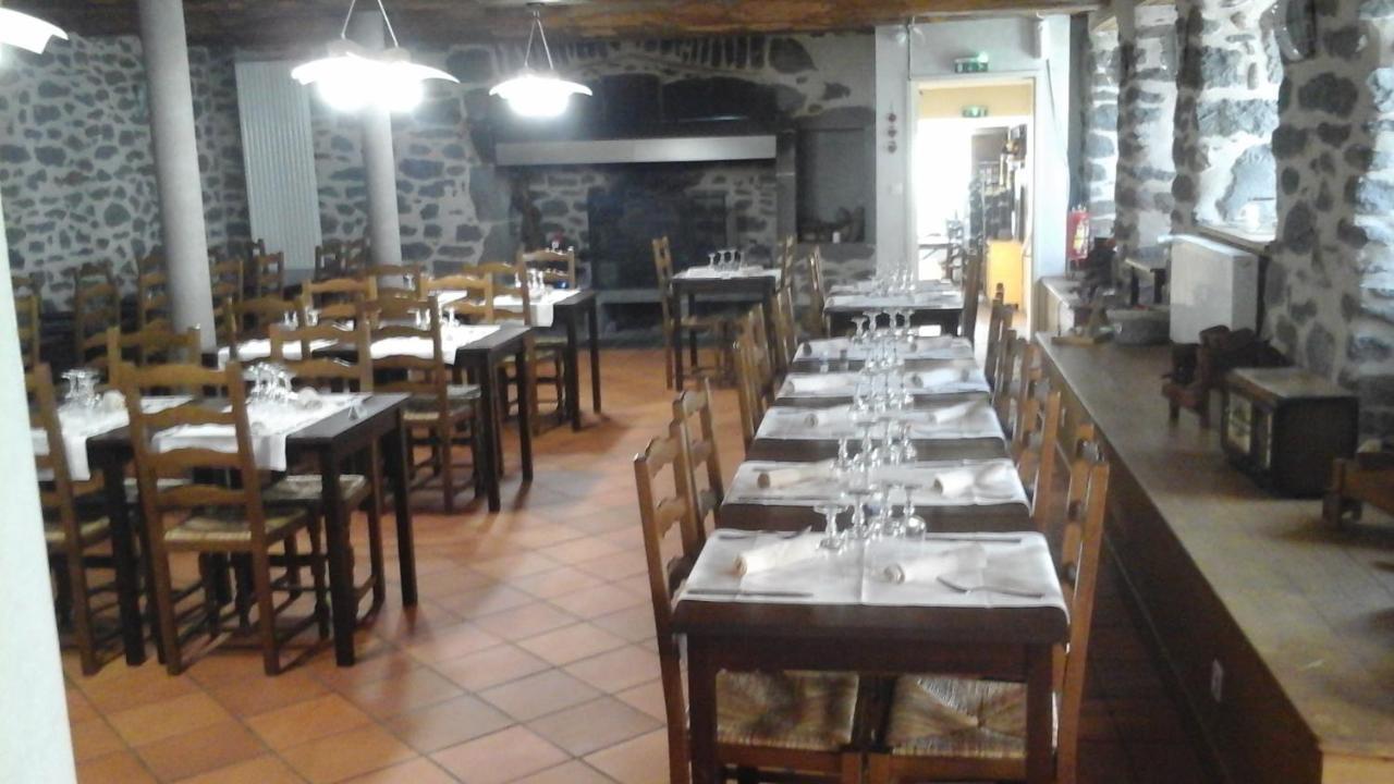 Auberge Les Fontilles Coltines Eksteriør billede