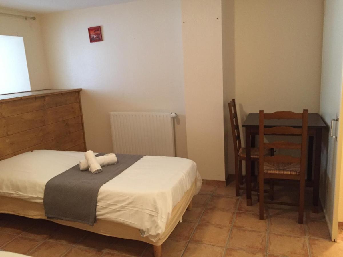 Auberge Les Fontilles Coltines Eksteriør billede