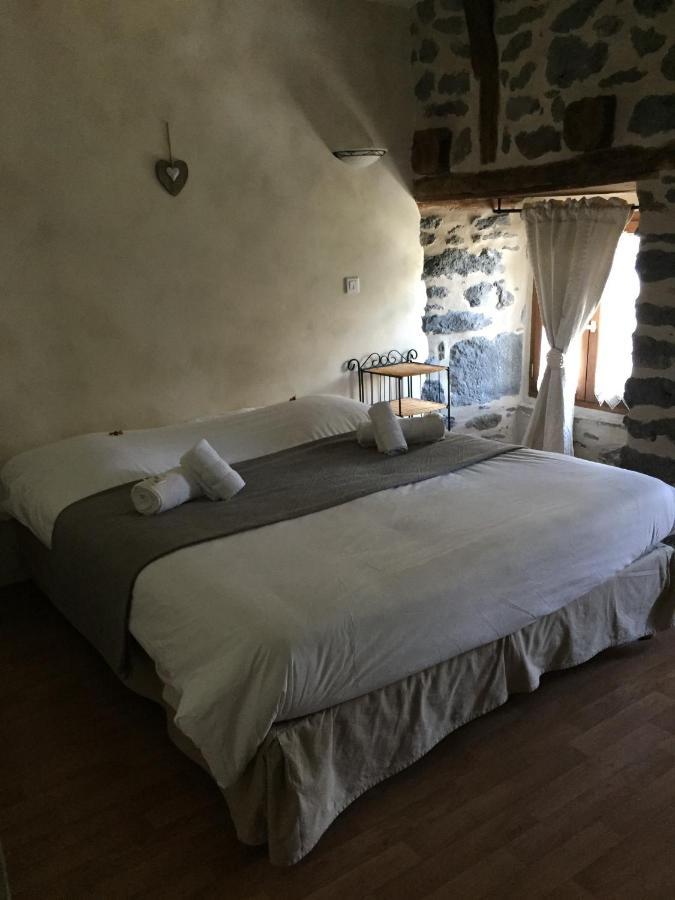 Auberge Les Fontilles Coltines Eksteriør billede